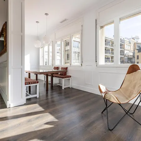 Enjoybcn Coliseum Apartmán *